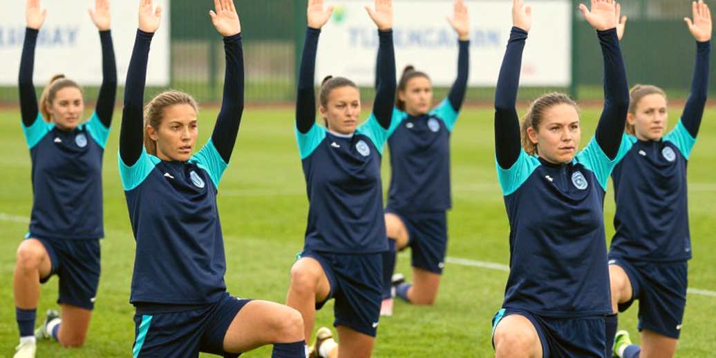 Nỗi sợ nói "không đủ dữ liệu": nghề bịa phân tích của bóng đá hiện đại