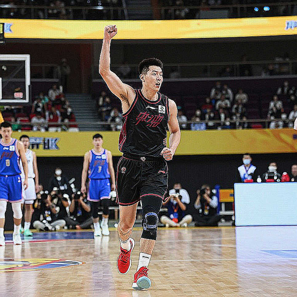 Chấn Thương Mike James: Cơn Đau Đầu Của Efes Và Bài Học Về Sự Phụ Thuộc