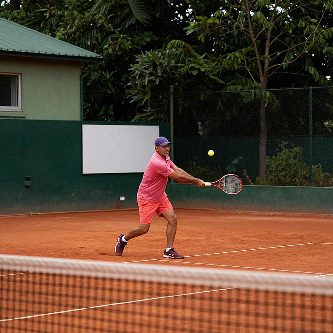 Zverev vào tứ kết Thượng Hải Masters: Ngôi vương số 1 cuối năm và những tín hiệu vật lý đáng lo ngại