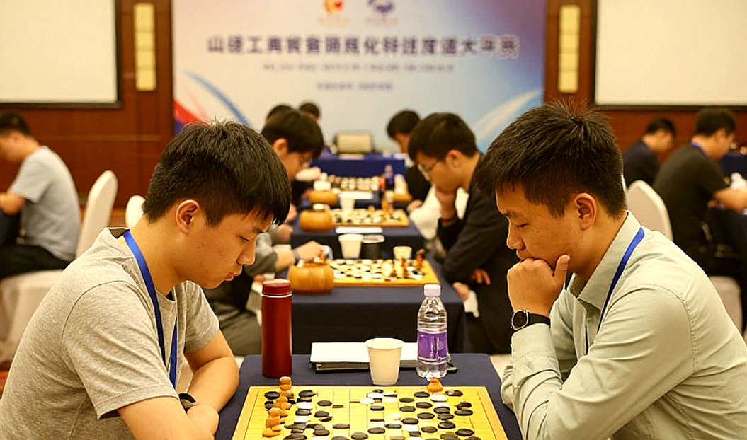 Elephant Gambit: Khi tên một kỳ thủ nhí dẫn đường cho một món hàng khai cuộc
