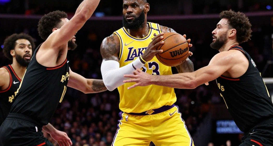 Jokic, tiếng la ó và phép tính 84-62 sau giờ nghỉ