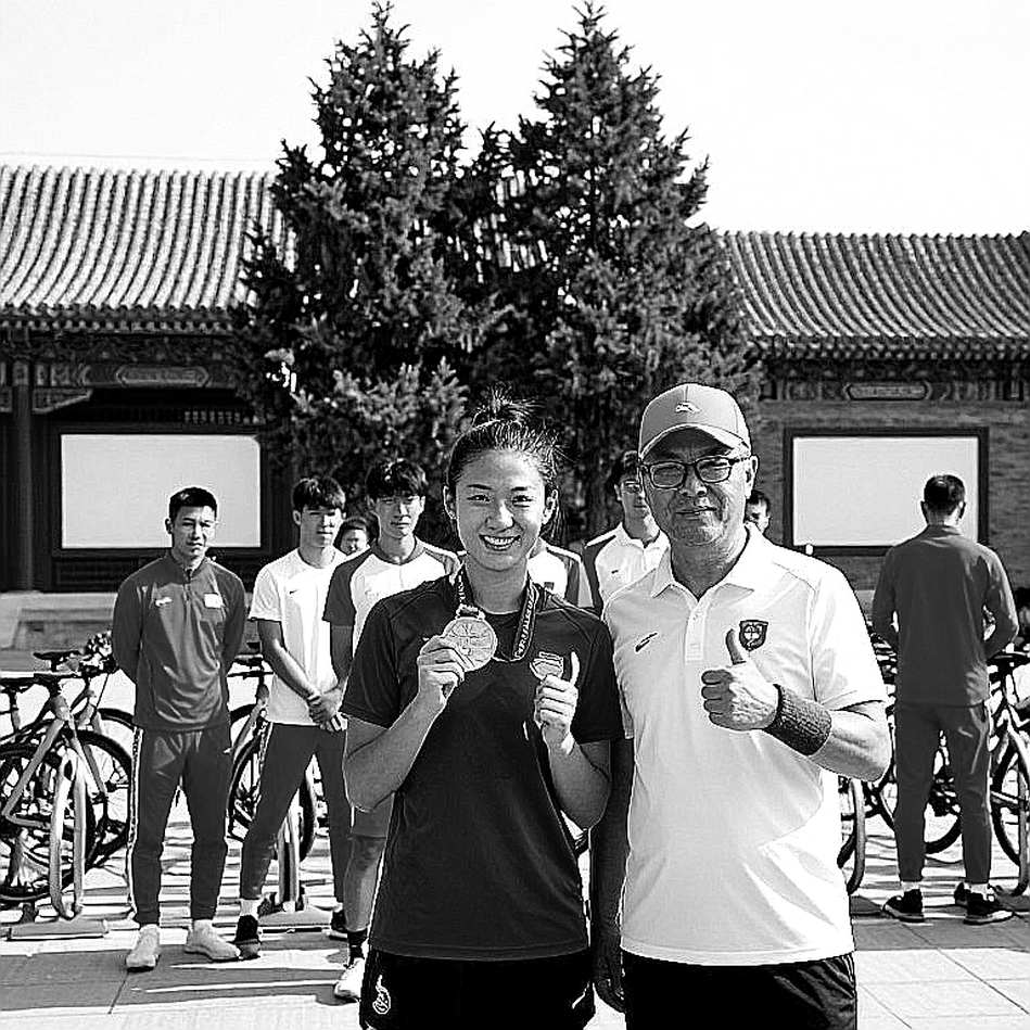 Ba trung vệ ở V.League: Sự trở lại của một phản xạ phòng ngự