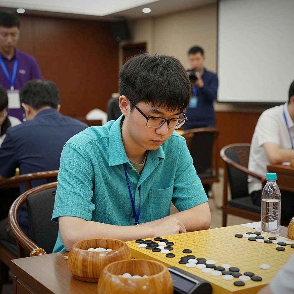 Nước tốt 5.e5 trong Ván Ý: Sveshnikov, gambit trung tâm và cái bẫy mang tên 'dễ học'